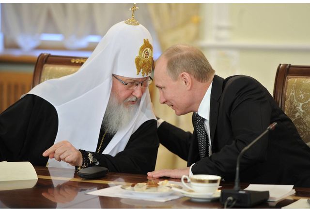 Агентът на КГБ и патриарх на Русия Кирил и военнопрестъпникът и бивш подполковник от КГБ Путин