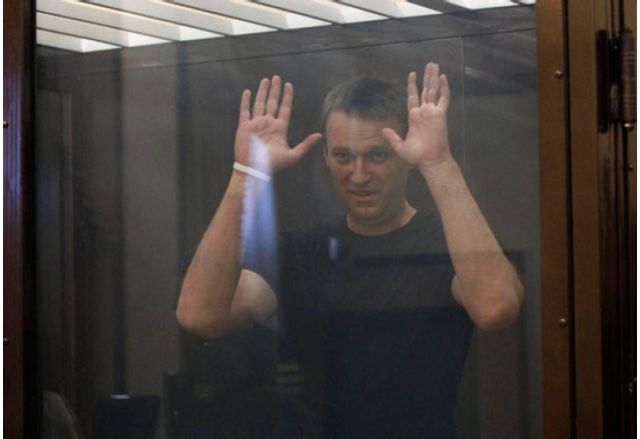 Алексей Навални по време на едно от съдебните заседания