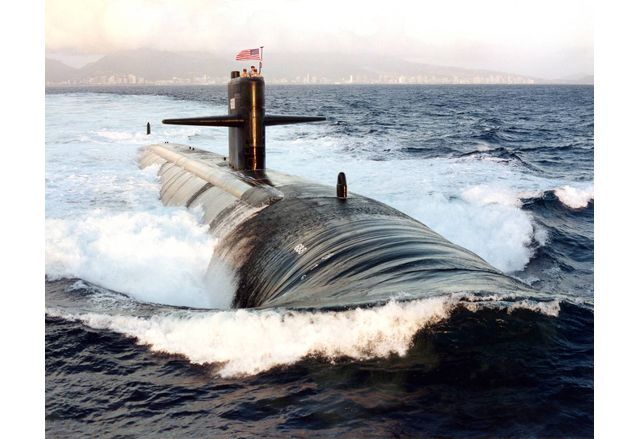 Съединените щати изпратиха модерната бързоходна подводница USS Helena в залива