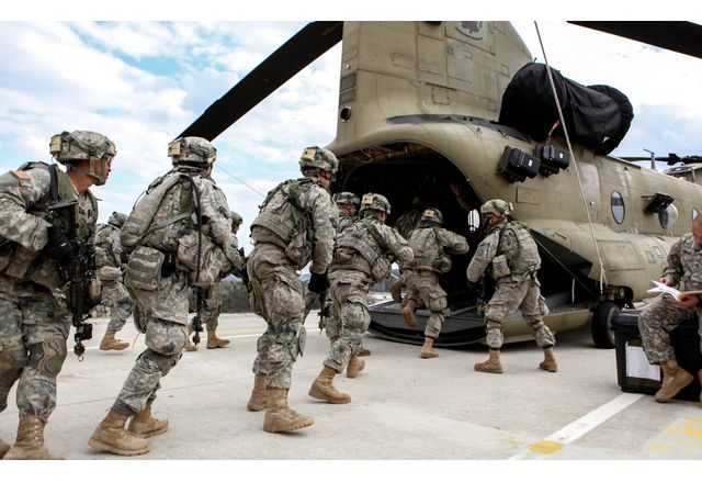 Американският президент Джо Байдън обмисля разполагането на хиляди войници в