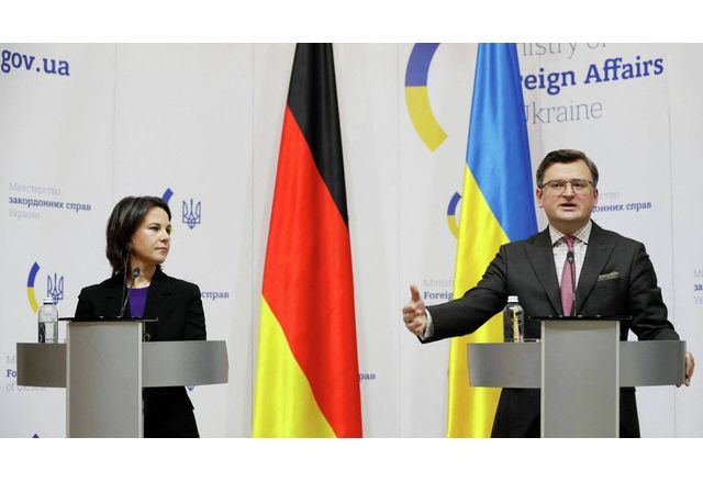 Украинският външен министър Дмитро Кулеба заяви че не трябва да