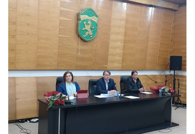 Анастасия Чолакова и Зорница Ранчева бяха избрани за заместник-председатели на Общински съвет Карлово