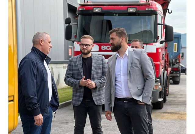 Евродепутатът Андрей Новаков и кандидатът за депутат Николай Велков се срещнаха с превозвачи в Ботевград