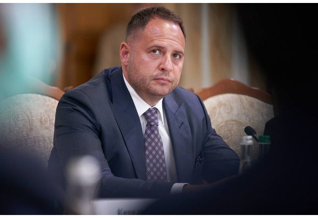 Най малко 5 души бяха убити и 18 бяха ранени при