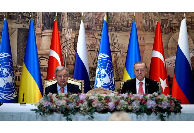 Русия и Украйна подписаха с ООН и Турция споразумения проправящи