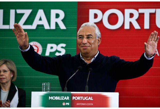 Управляващата Социалистическа партия в Португалия печели абсолютно мнозинство в парламента