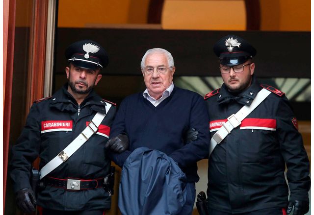 Арестуват италиански мафиоти