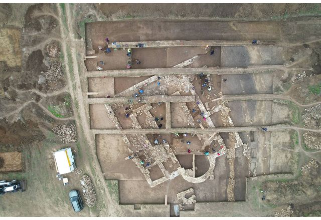 Разкопките се изпълняват от НАИМ БАН Научен ръководител е д