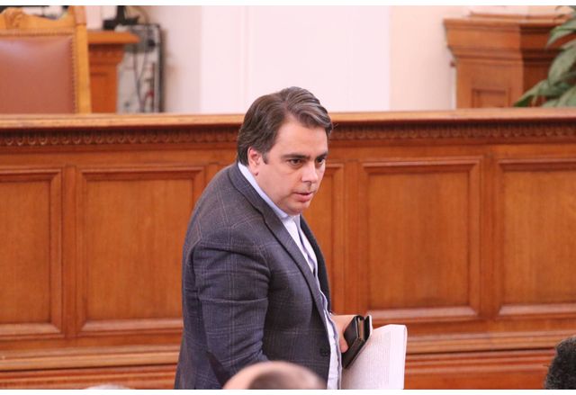 Съпредседателят на ПП Асен Василев иска платоническа подкрепа от ГЕРБ