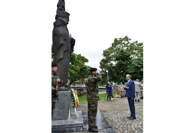 Асеновград чества своя празник днес