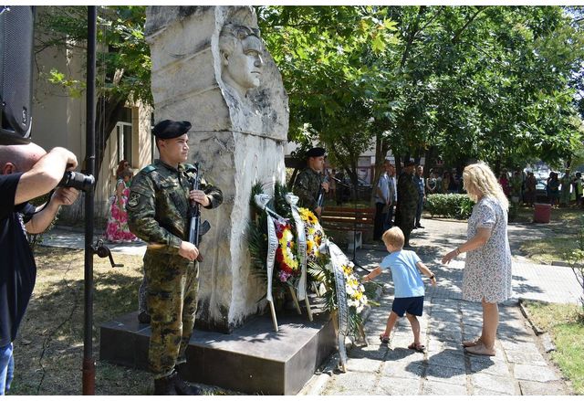 Кметът на Асеновград доктор Христо Грудев се поклони пред паметта