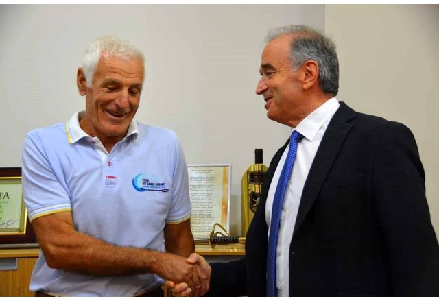 Кметът на Асеновград д р Христо Грудев посрещна ветерана в гребането