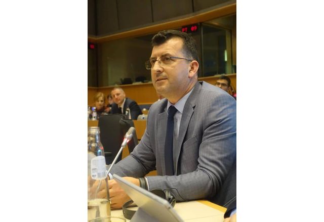 Във Фейсбук профила си евродепутатът от ЕНП Асим Ахмед Адемов