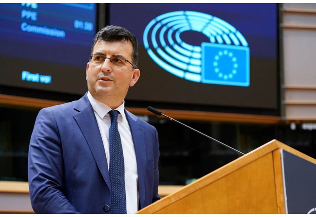 Евродепутатът Асим Адемов сподели в профила си И днешният ден не