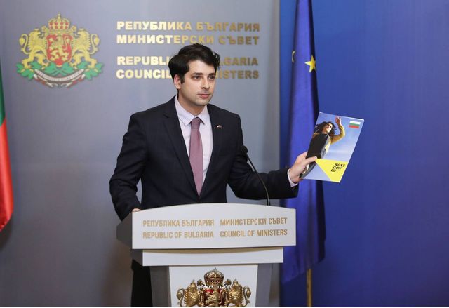 Кабинетът Петков е поел ангажимент до 2026 г България да
