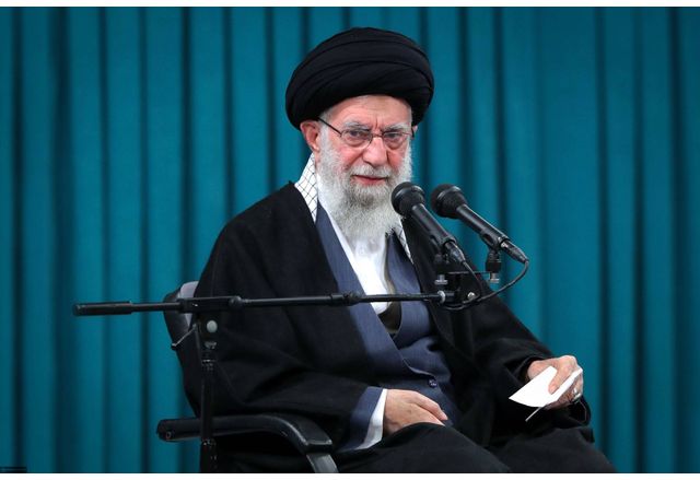 Битката започна Това написа с в Екс иранският аятолах Али