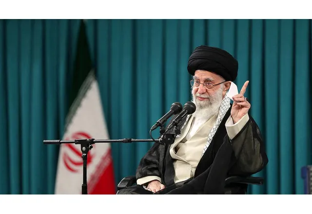Върховният лидер на Иран аятолах Али Хаменей ще избяга в