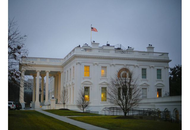 Белият дом призова американските сенатори да постигнат споразумение за отпускане