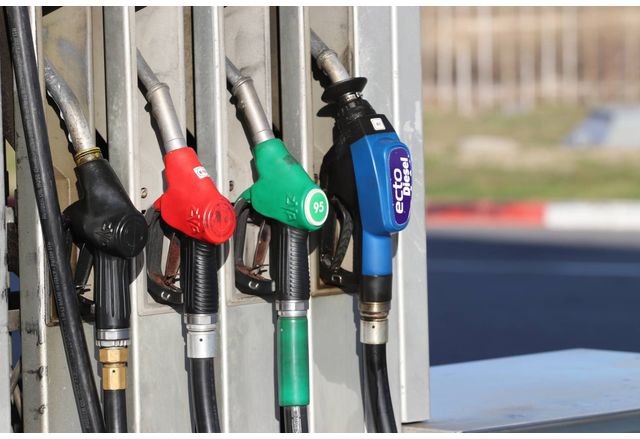 Таванът на цената на горивата в България вероятно ще се