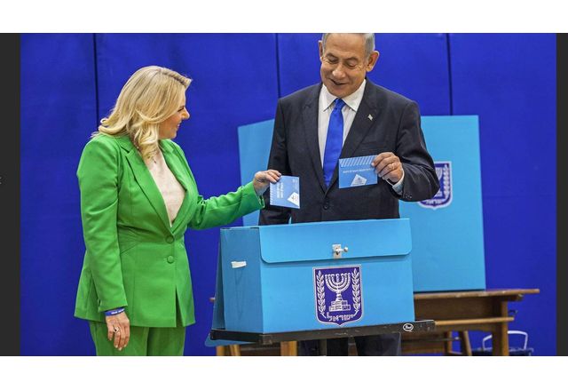Бенямин Нетаняху и съпругата му гласуват