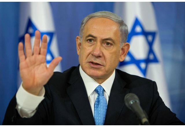 Израелският премиер Бенямин Нетаняху състави днес кризисно правителство което ще