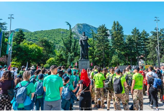 Близо 1800 походници поеха по стъпките на Ботевата чета