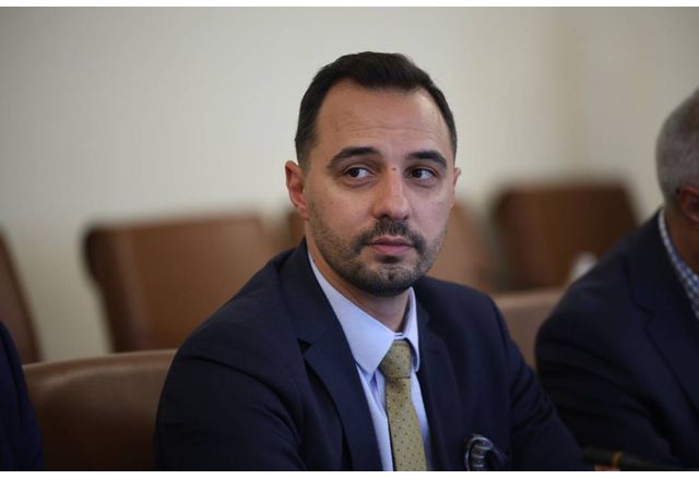 Министърът на икономиката Богдан Богданов предприема действия за значително намаляване