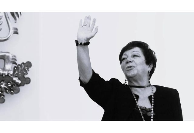 Божана Апостолова