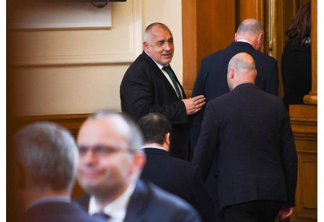 Неочаквана и неформална лидерска среща между ГЕРБ СДС и ПП ДБ се