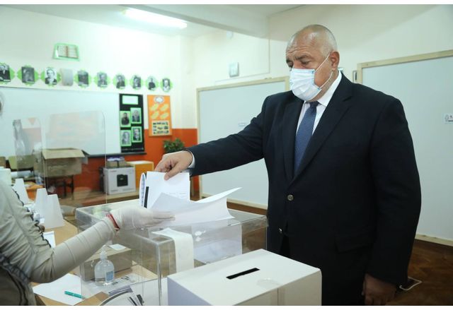 Бойко Борисов гласува в Банкя