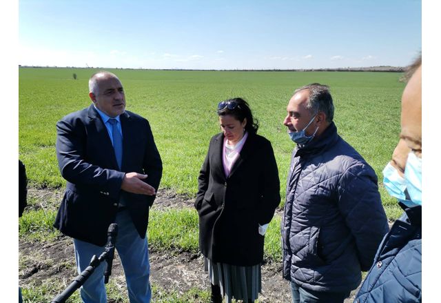Бойко Борисов и Десислава Танева се срещнаха със земеделски производители
