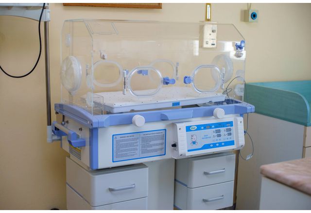 Новороденото бебе което е петък беше транспортирано от Кърджали и