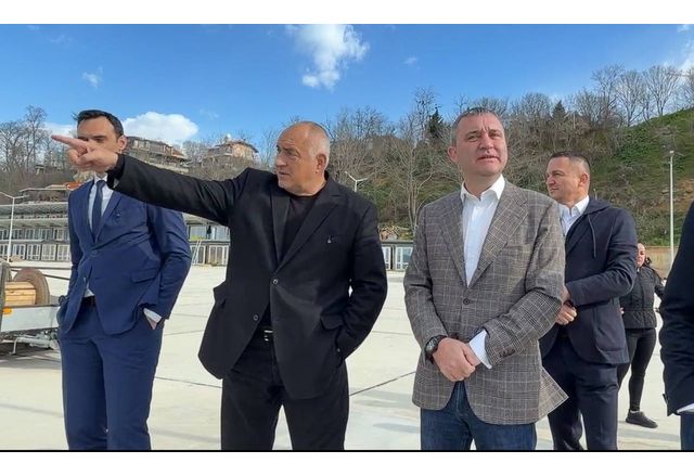 Борисов на пристанището в Бяла 