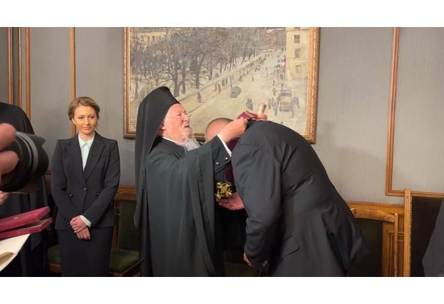 Вселенският патриарх Вартоломей награди лидера на ГЕРБ Бойко Борисов с