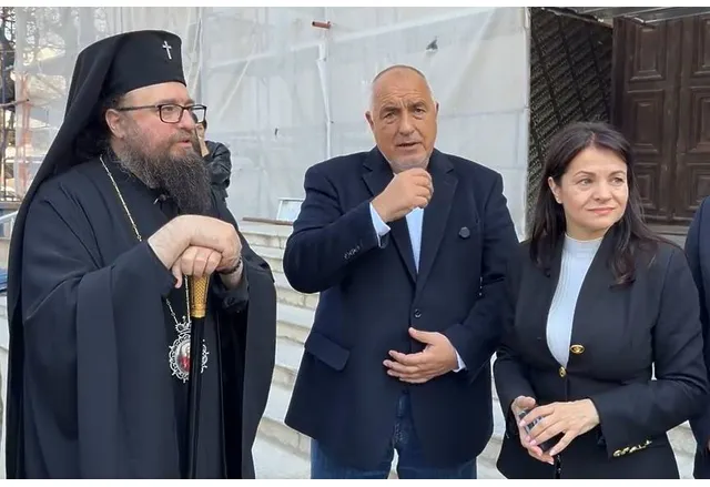 Лидерът на ГЕРБ Бойко Борисов с видинския владика Пахомий и водачът на листата на ГЕРБ-СДС във Видин Росица Кирова