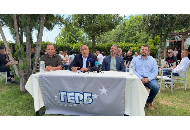 Делян Добрев ще се оттегли от парламента Депутатът обясни че