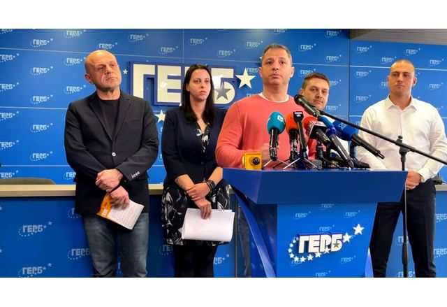 Представители на партия ГЕРБ народните представители Томислав Дончев Делян