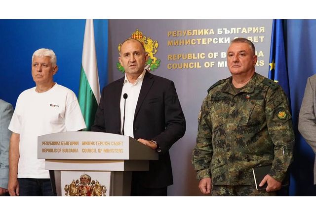 Брифинг на Радев