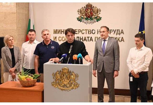 Брифинг на Борислав Гуцанов, Марк Цеков, Васил Христов, Гергана Андреева и Насим Расим
