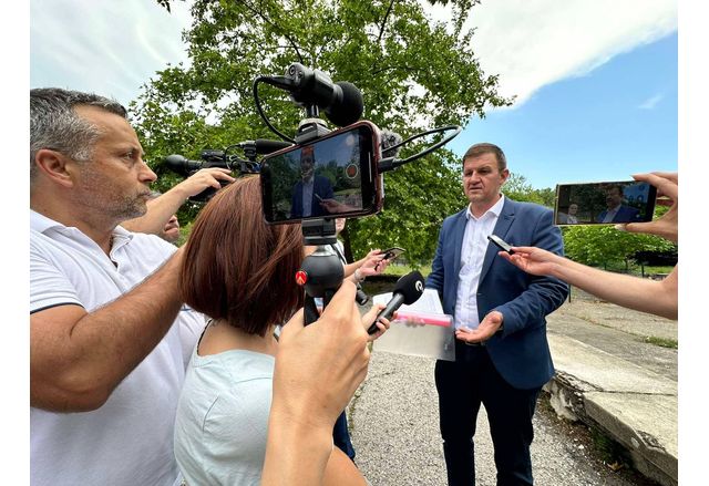 На брифинг днес кметът на Хасково Станислав Дечев обяви идеите за възраждане на едно от най-емблематичните за Хасково места - езерото в парк "Кенана"