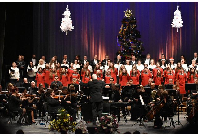 В навечерието на Коледа символ на стремежа към повече хармония