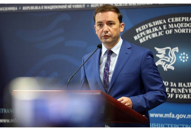 Македонският министър на външните работи Буяр Османи съобщи че властите