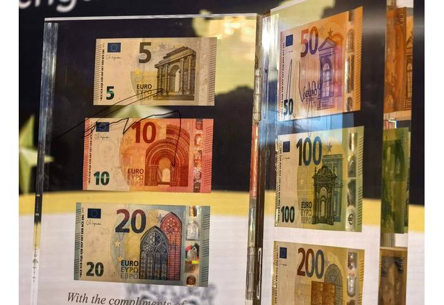 Процесът по приемане на еврото в България върви добре и