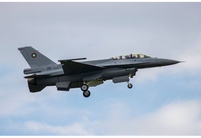 За първи път новите бойни самолети многоцелевите изтребители F 16 Block