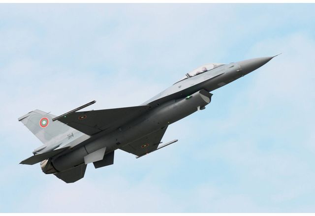Български изтребители F 16 летяха в небето над София преди броени