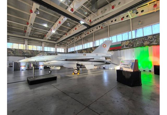 Българският изтребител F-16 Block 70