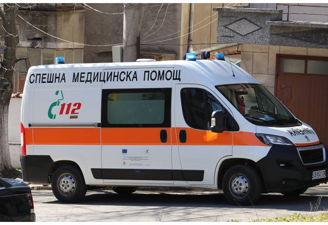 Камион се вряза в спирка на градския транспорт в София  При