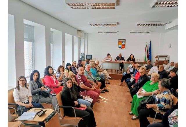 Публично обсъждане на отчета за изпълнение на общинския бюджет за 2024 г. се проведе в Община Мездра 