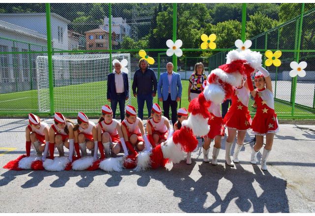 Кметът на Асеновград д р Христо Грудев откри официално новоизграденото спортно
