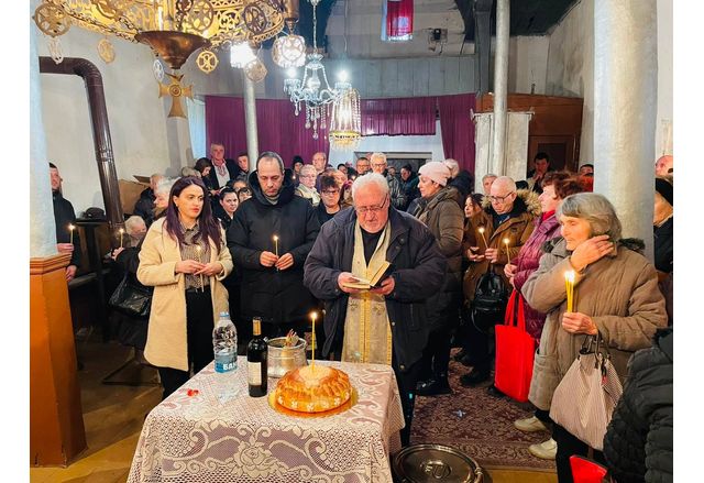 Десетки жители на село Чирен отбелязаха заедно големия християнски празник